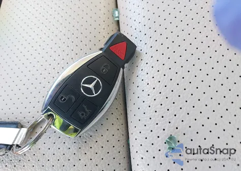 2016 Mercedes-Benz C 300 4Matic z USA, uszkodzony, nr VIN 55SWF4KB7GU104090